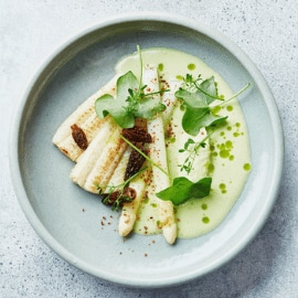 Tongfilet met asperges en spitskool